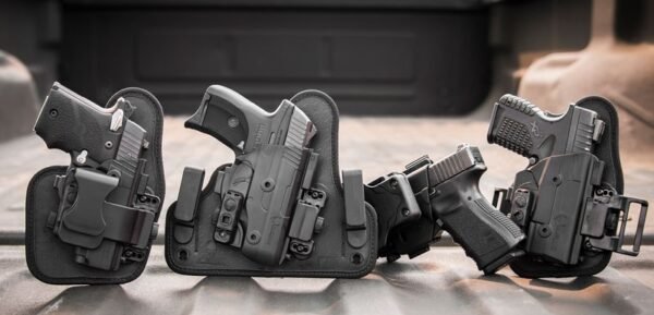 sshk0066rhxxx_in-use.jpg ALIEN GEAR SHAPESHIFT CORE CAR - PACK RH FOR GLOCK 26/27/33 BL